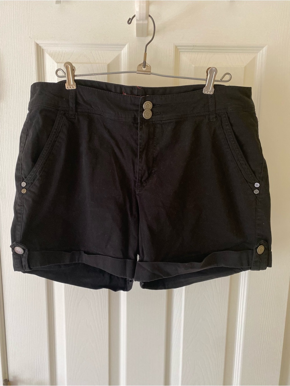 Black Casual Roll-Cuff Women's Shorts